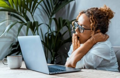 Teletrabajo y Salud Mental: La Fatiga Invisible de la Era Digital