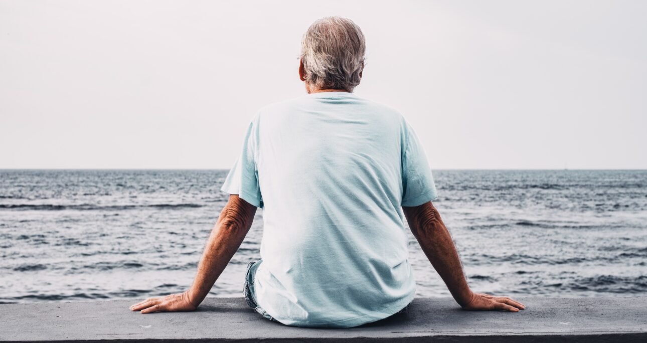 Adultos Mayores y Salud Mental: La Soledad que No Debería Ser Parte del Envejecimiento