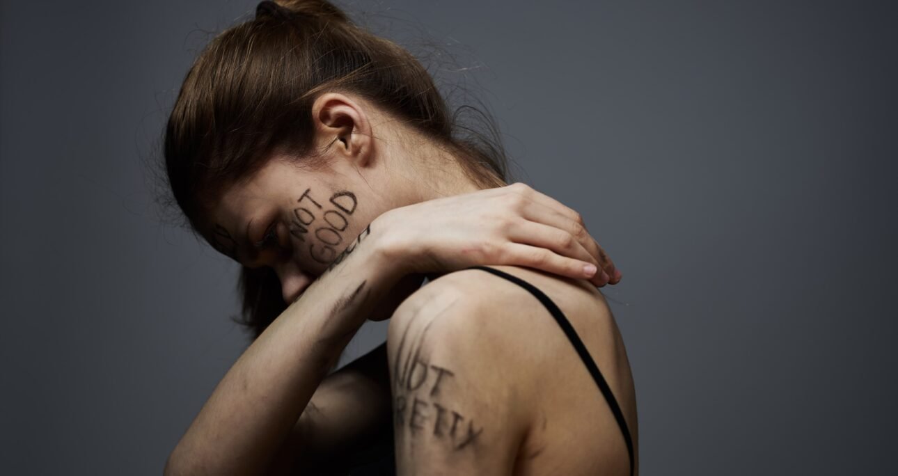 Trastornos Alimenticios y Presión Estética: Cuando el Cuerpo se Convierte en Campo de Batalla